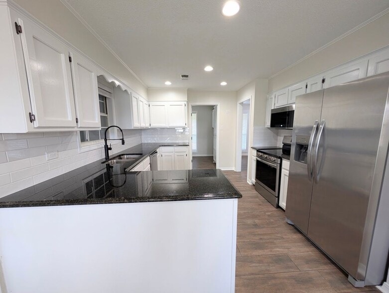 Building Photo - 531 Pine Hills Dr