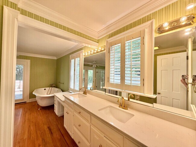 Building Photo - **OFFERING REFUNDABLE APPLICATION FEES & $250 MOVE IN PROMOTION** Incredible 5BD, 4.5BA House in ...