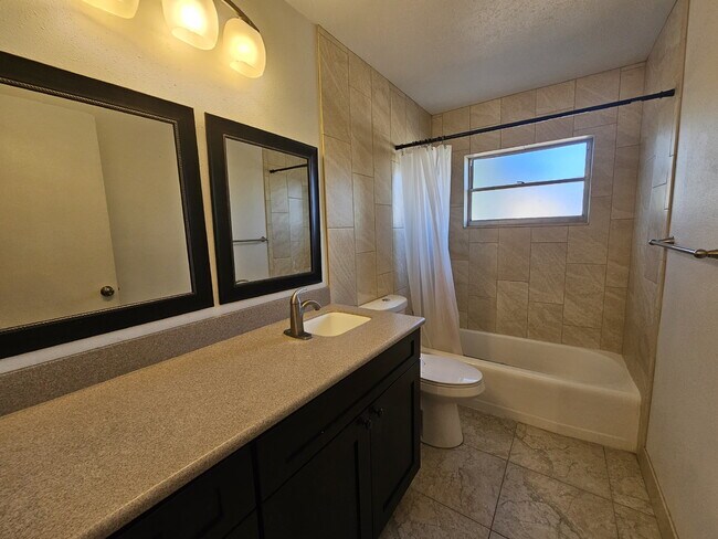 Building Photo - 1520 Cunningham Ave