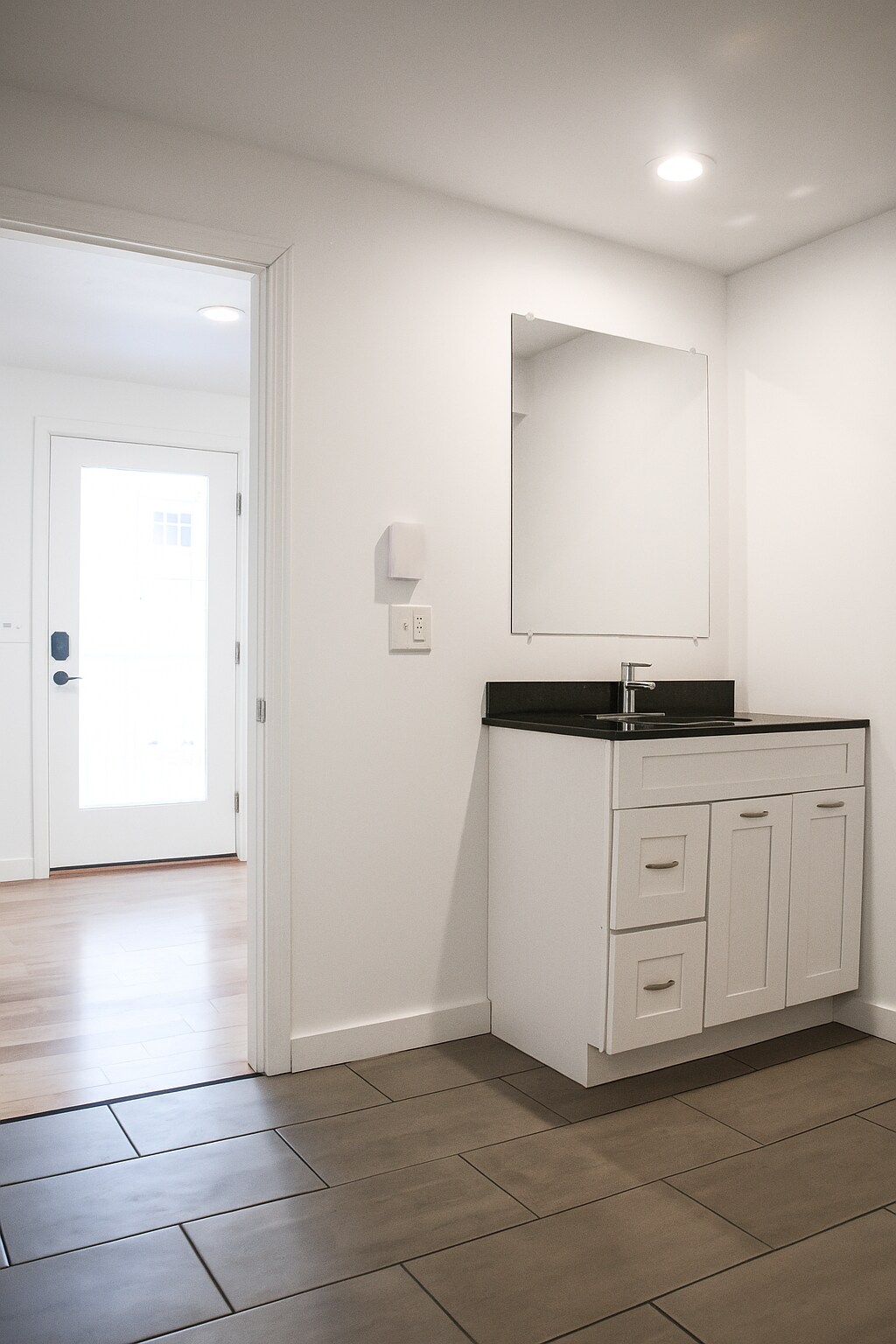 Building Photo - 548 Main St