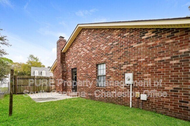 Building Photo - 9506 S Cardinal Dr