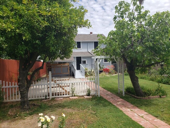 Building Photo - Immaculate 3 Bedroom, 2 Bath, 1932 sqft. H...