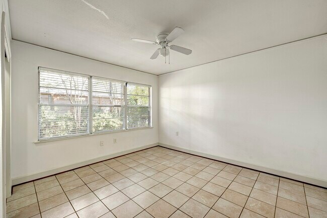 Building Photo - 5004 Holt St