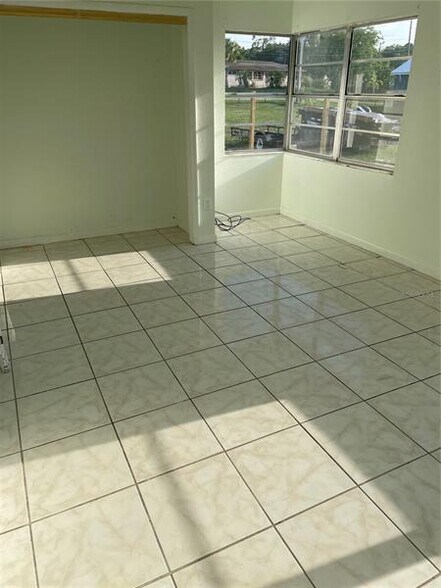 Building Photo - 21 Mountain Dr