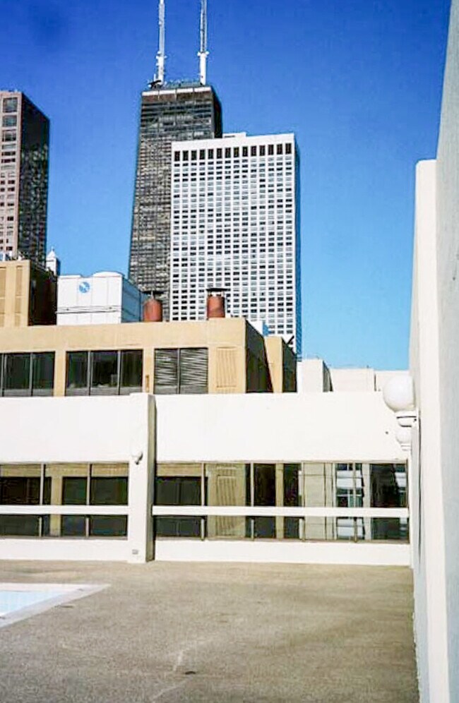 Building Photo - 230 E Ontario St