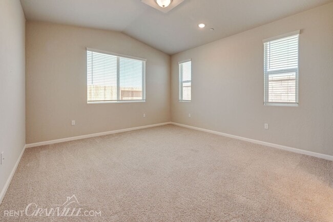 Building Photo - 877 Halford Ln