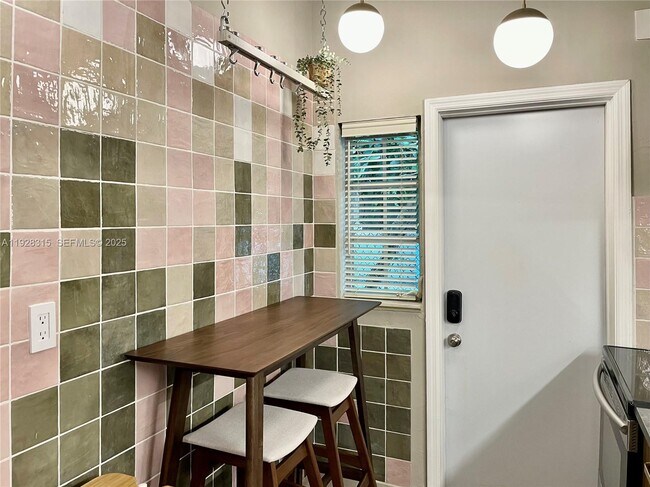 Building Photo - 1571 Pennsylvania Ave