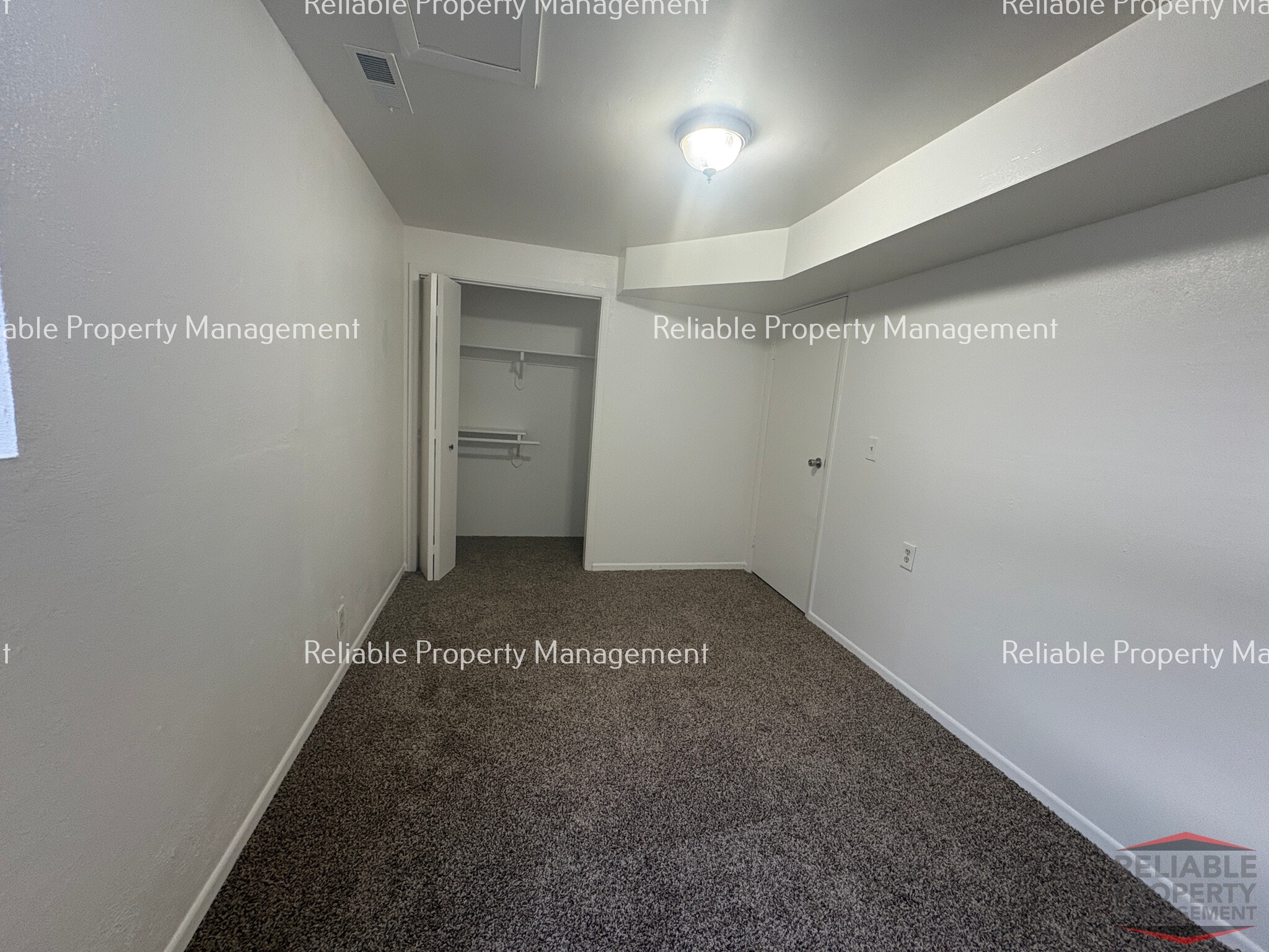 Building Photo - 1524 Falcon Dr