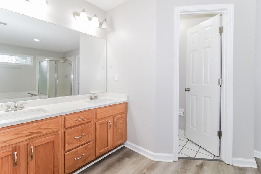 Building Photo - 9355 Helmsley Dr