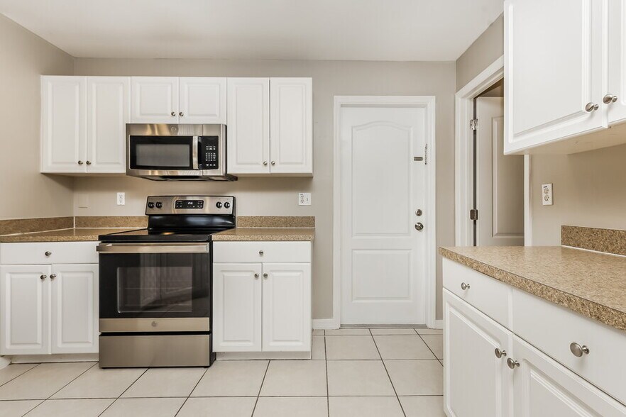 Building Photo - 2511 28th St W