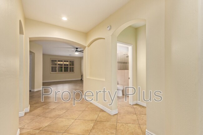 Building Photo - 8355 W Molly Ln