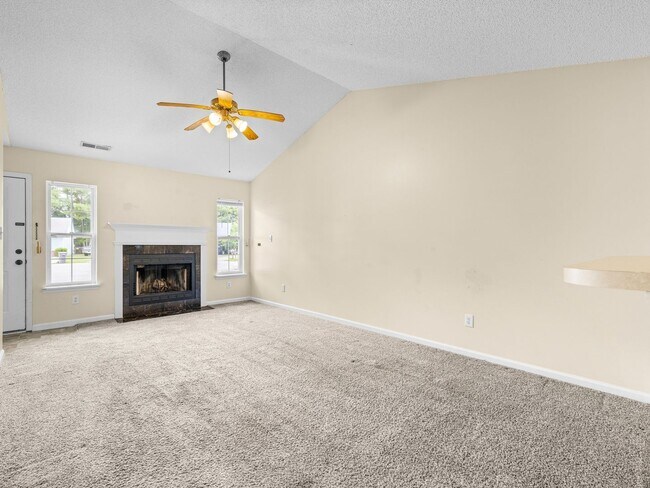 Building Photo - Midway Park Move In