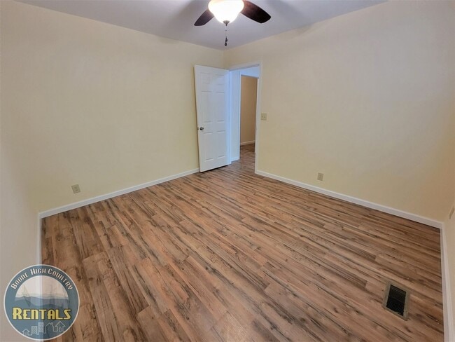 Building Photo - 733 Forest Hills Dr