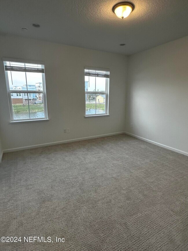 Building Photo - 315 Brandon Lks Dr
