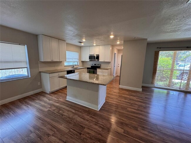 Building Photo - 5260 Lima Pl