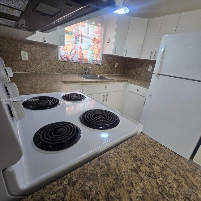 Building Photo - 108 SE 10th Ave