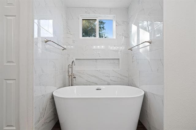 Building Photo - 2101 Country Dell Dr