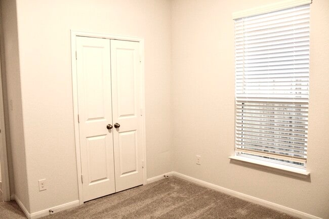 Building Photo - 949 Blue Oak Blvd