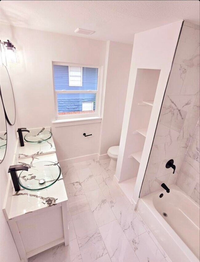 Building Photo - 2105 Sheridan St