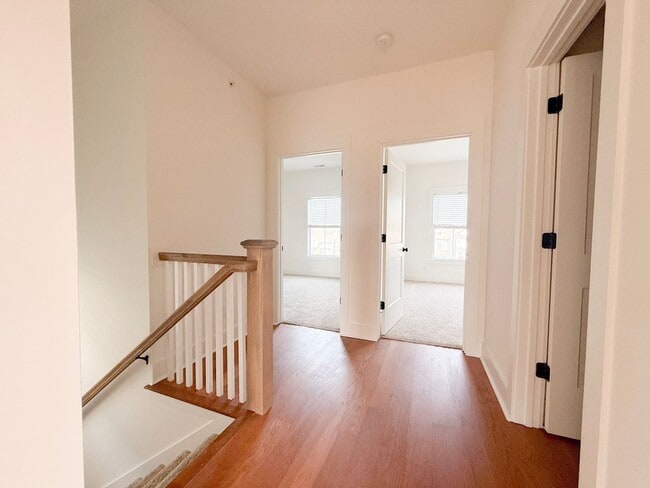 Building Photo - 4-Bedroom HOA Townhome with Pool Access Near Downtown Cookeville