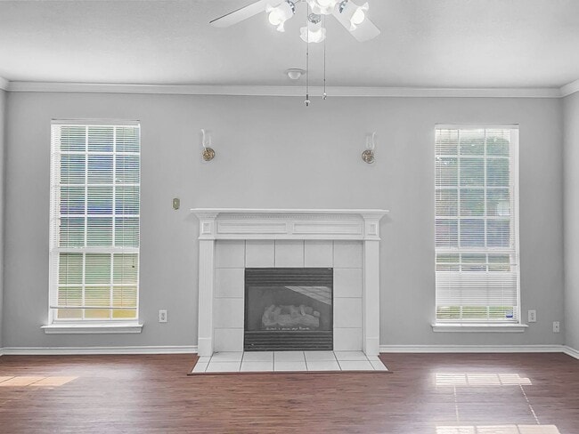 Building Photo - Beautiful 2 Story Home with Greenbelt Views!