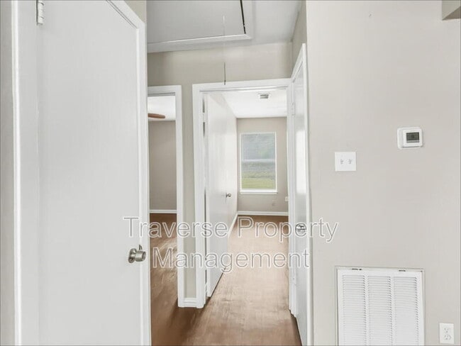 Building Photo - 1215 Lowe St
