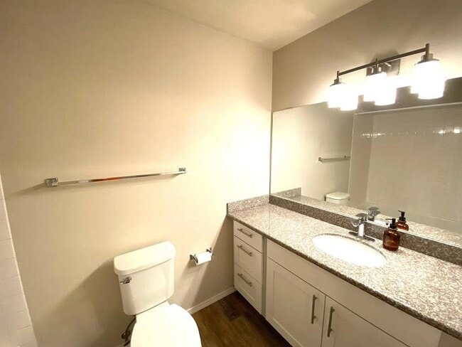 Building Photo - 2 bedroom in Kenmore WA 98028
