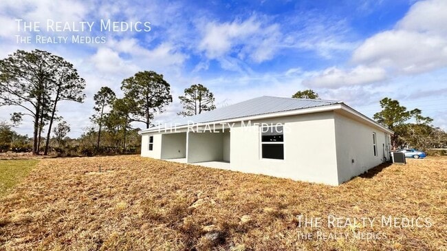 Building Photo - 4165 Hammock Rd