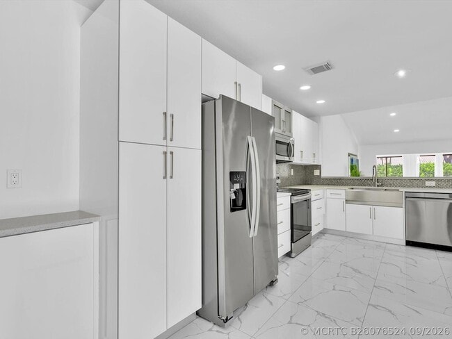 Building Photo - 21578 Altamira Ave