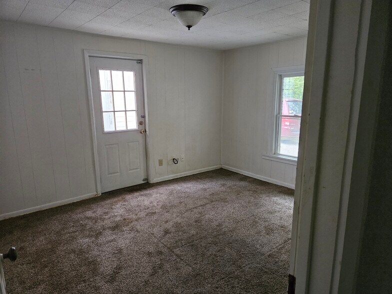 Building Photo - 506 E Hillside Dr