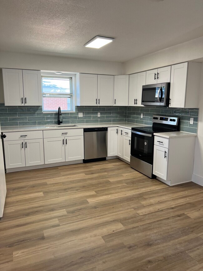 Building Photo - 3302 Canton St