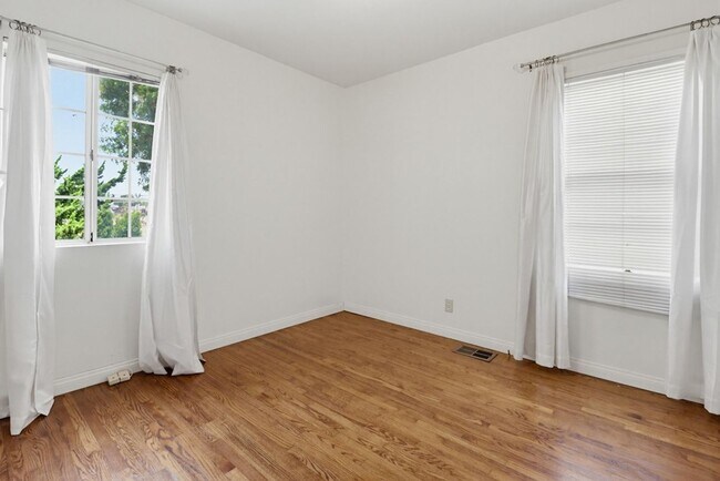 Building Photo - Beautifully Maintained Home in La Mesa — 3 Bed / 2 Bath | 1,600 Sq Ft