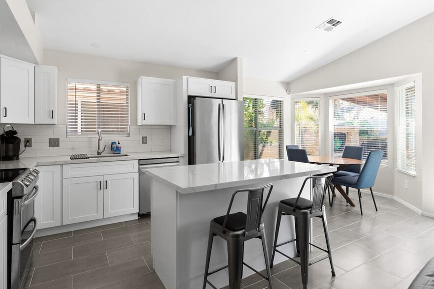 Building Photo - 3437 E Tonto Ln