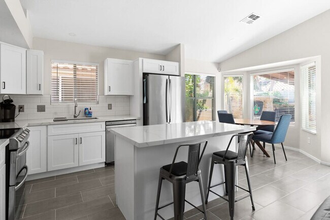 Building Photo - 3437 E Tonto Ln