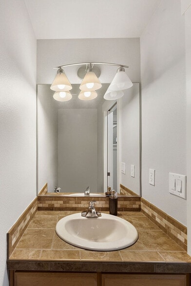 Building Photo - 1220 Aurora Ave N