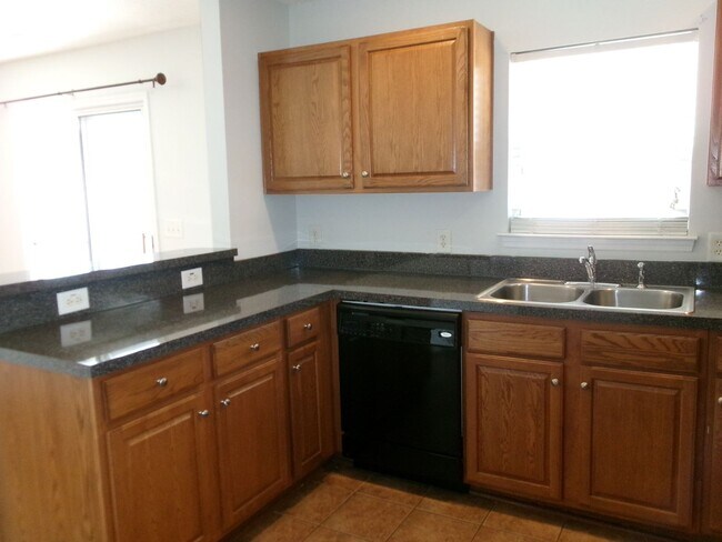 Building Photo - 3 bedroom, 2.5 bath home located in Bellegrove Preserve