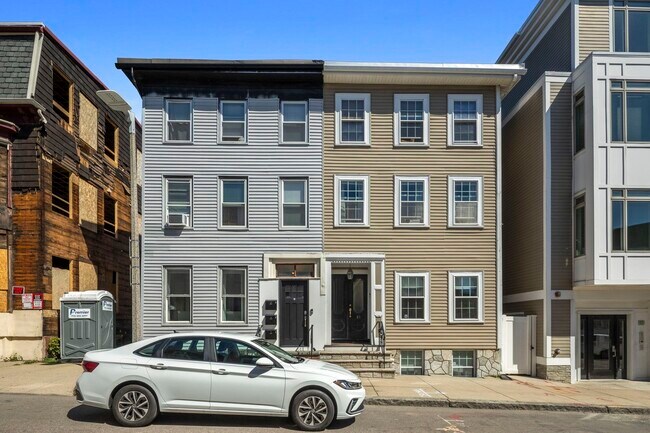 Building Photo - 13 Vinton St