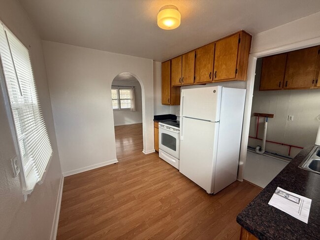 Building Photo - Two Bedroom, One bathroom, Pet Friendly Ho...