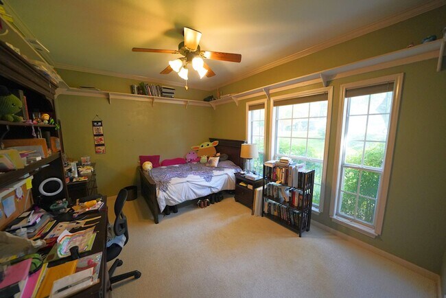 Building Photo - Gorgeous Home in the Coveted Greenshire Subdivision - Realtor Commission: $400