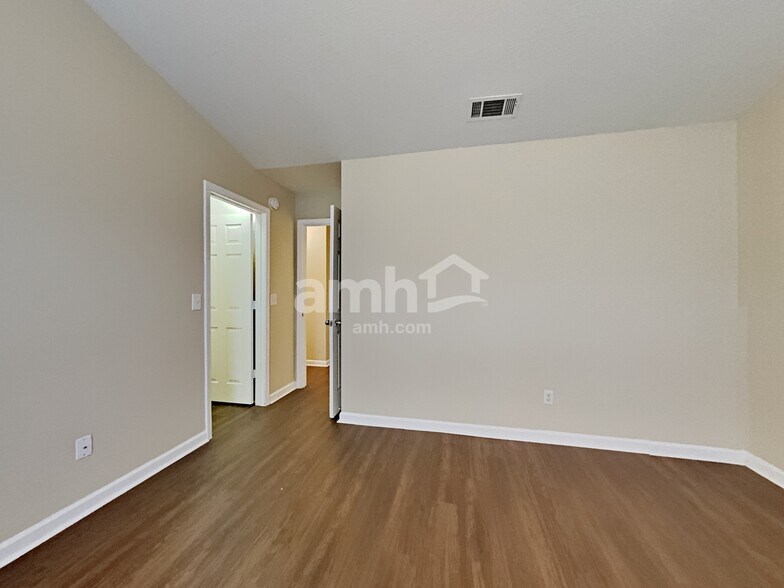 Building Photo - 634 Mable Dr