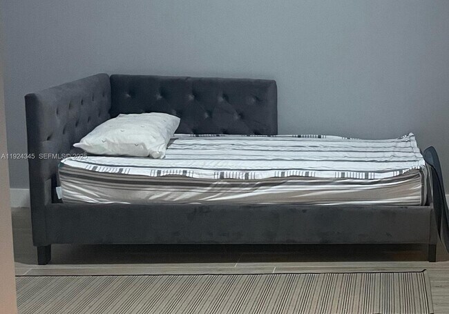 Building Photo - 11401 Taft St