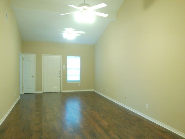 Building Photo - 1818 Rodd Field Rd