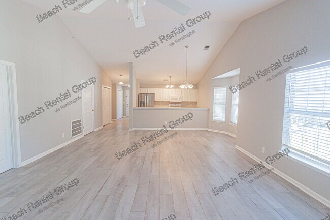Building Photo - 4850 Meadowsweet Dr