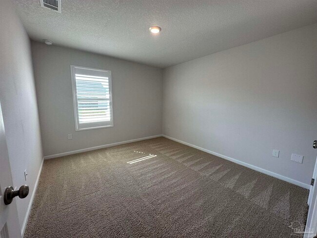 Building Photo - 5365 Parkside Dr