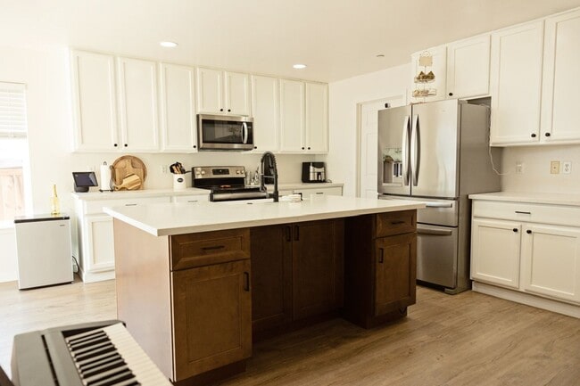 Building Photo - Updated 4 Bedroom DuPont Home for Rent