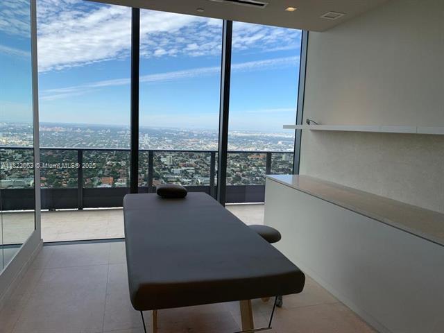 Building Photo - 1000 Brickell Plz