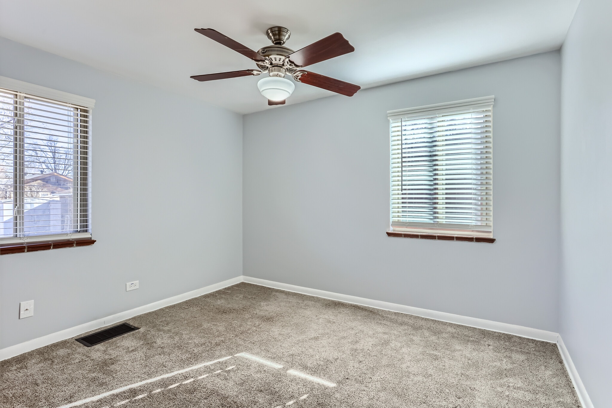 Building Photo - 3264 Niagara St