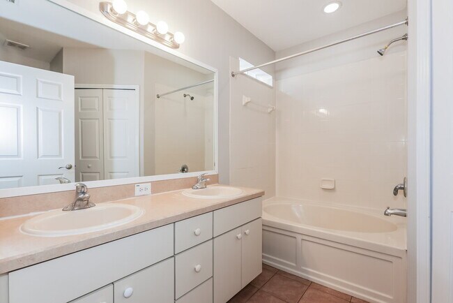 Building Photo - 11116 Newbridge Dr