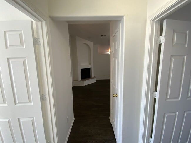 Building Photo - 3 Bedroom Single Story Home Available Near Irving Blvd NW & Eagle Ranch Rd!