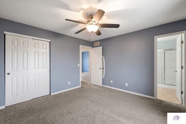 Building Photo - AVAILABLE NOW!